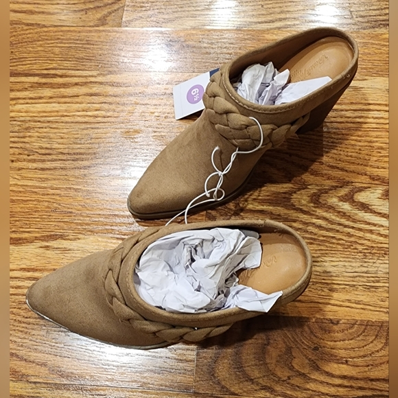 NEW Universal Thread Faux Suede Booties Women's Size 6.5 - Picture 4 of 11